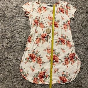 Floral Fitted Shirt with Necklace